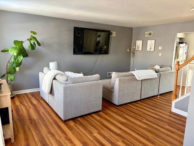 Building Photo - Updated 2 Bed 2 Bath Townhouse in Marietta