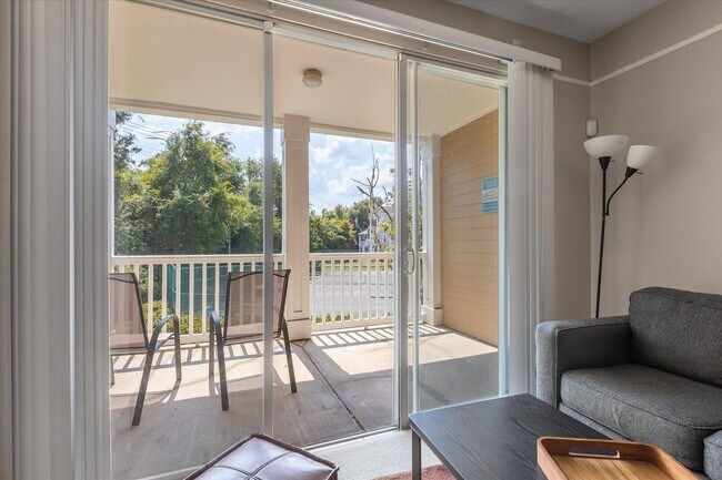 Building Photo - 2801 Chancellorsville Dr