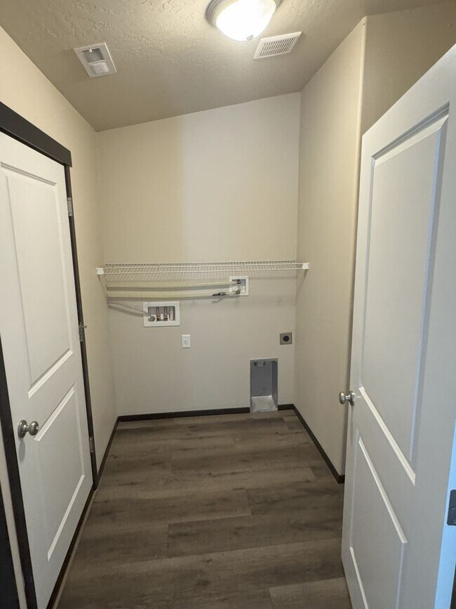 Building Photo - 363 Cardinal Pl