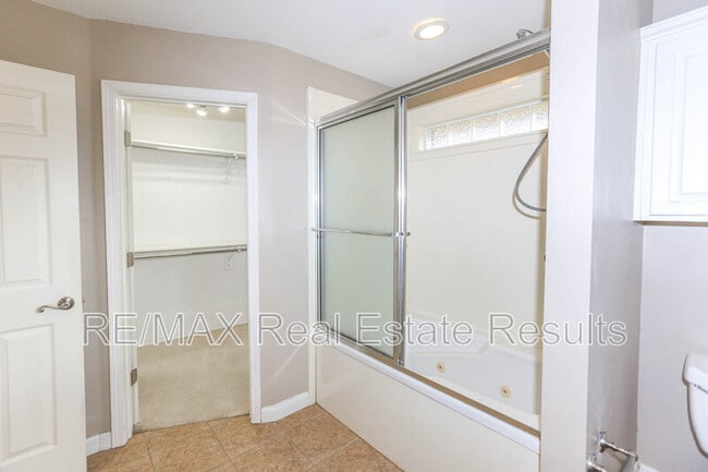 Building Photo - 3606 SE 8th St