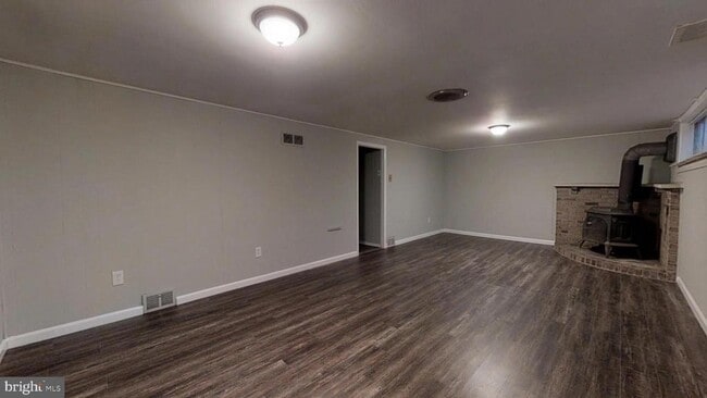 Building Photo - 1107 Hickory St