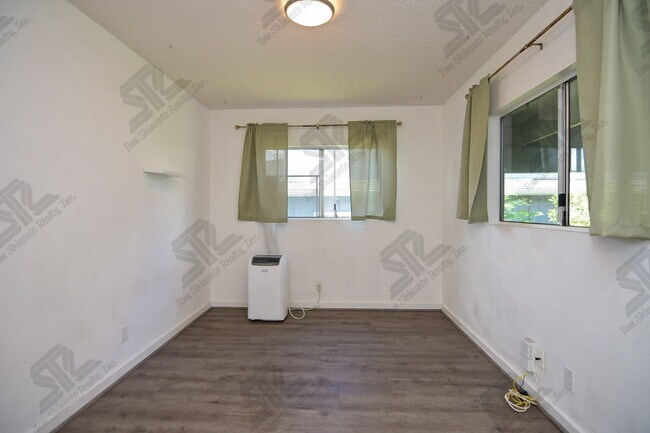 Building Photo - 3BR / 2Bath / 3Pkg - Home in Aiea!