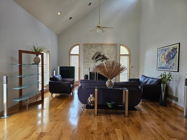 Building Photo - 5 Autumn Hill Ct