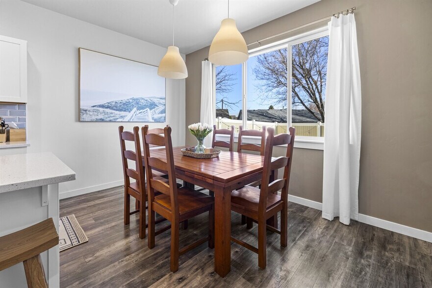 Building Photo - 2052 W Bella Ln