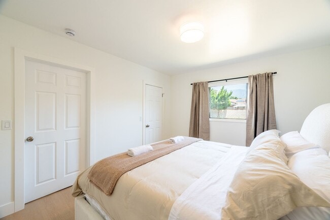 Building Photo - Relaxing 4BR Family Home Near Attractions ...