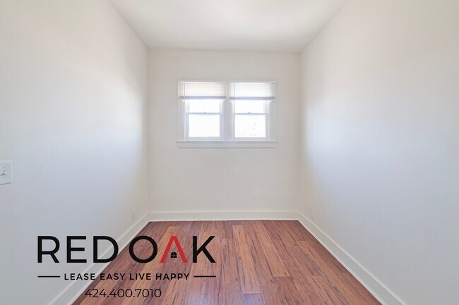 Building Photo - 537 S Kenmore Ave
