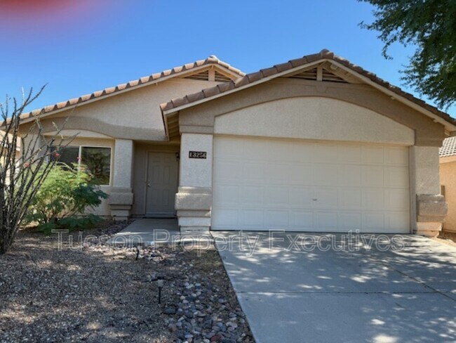 Primary Photo - 13256 N Hammerstone Ln