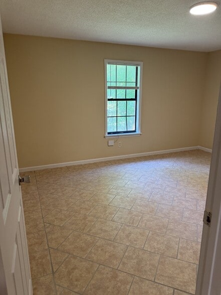 Building Photo - 103 Issac Dr