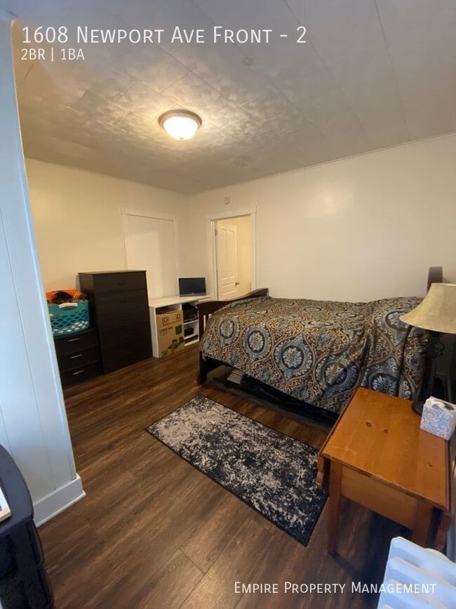 Building Photo - 1st and 2nd Floor: 2 Bedroom / 1 Bathroom ...