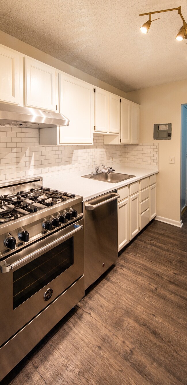Primary Photo - 280 Gardner Ave