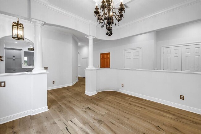 Building Photo - 651 Saxony Blvd