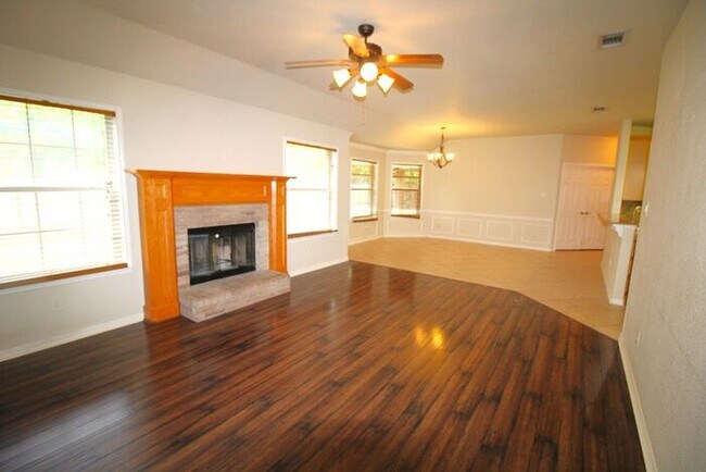 Building Photo - 2908 Tucson Dr