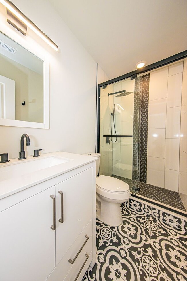 Building Photo - 2402 W Jefferson St