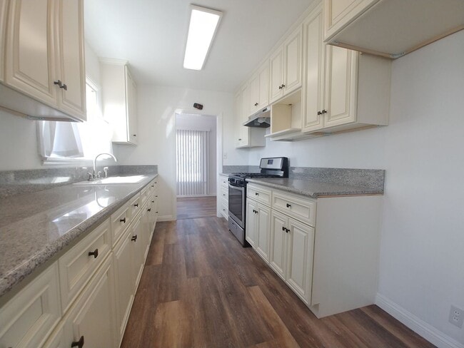 Building Photo - Charming 3-Bedroom Home in an Ideal Location!