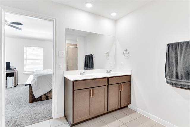 Building Photo - 707 Range Dr