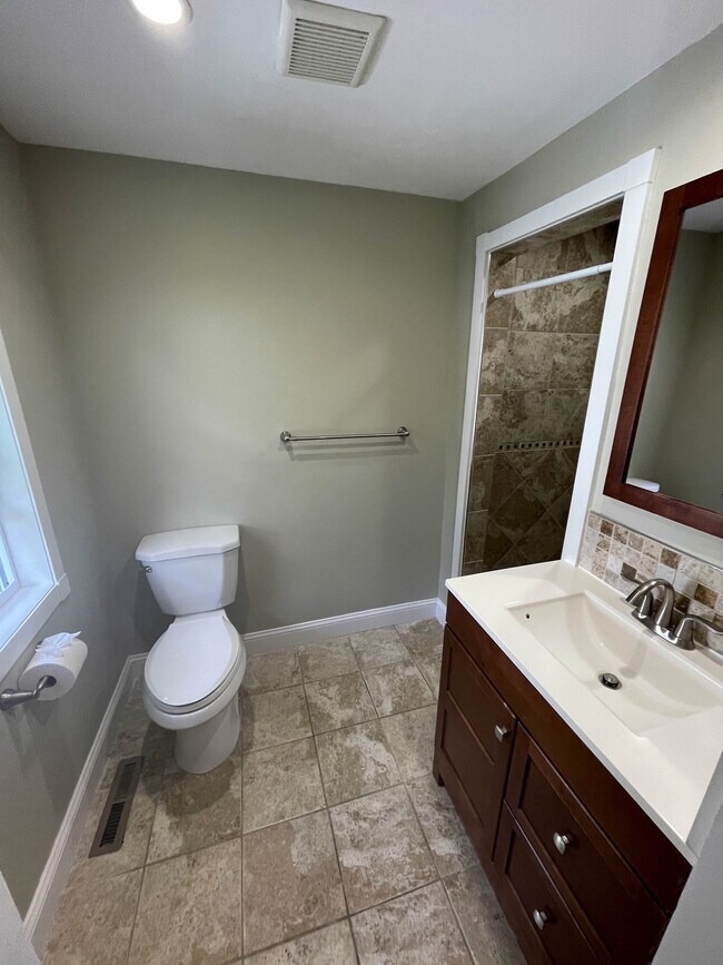 Building Photo - 15 Charles Street Ave