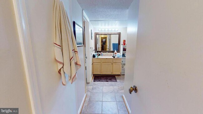 Building Photo - 3101 Patrick Henry Dr