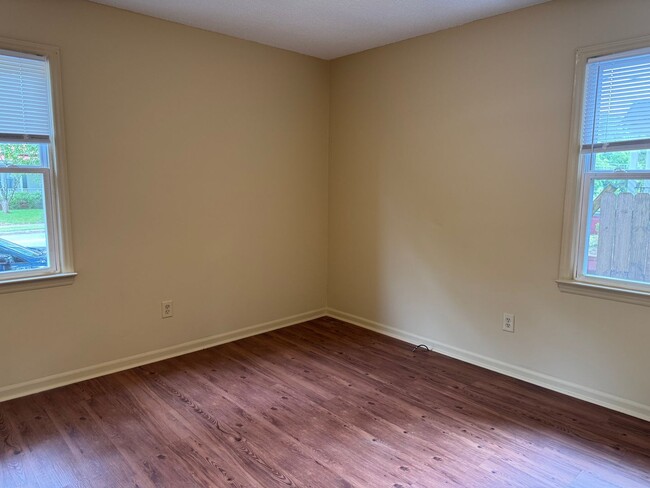 Building Photo - Updated Two Bedroom Apartment in Statesville