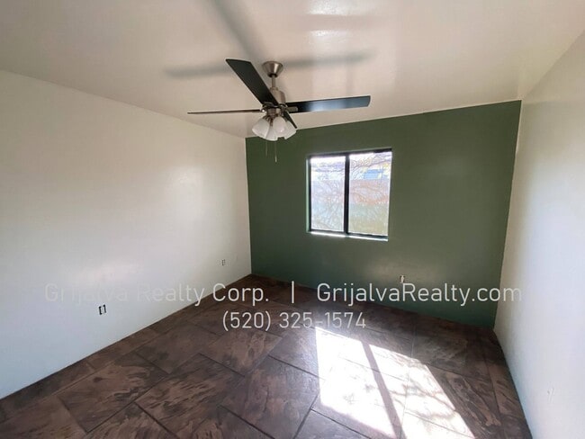 Building Photo - 2645 N Edith Blvd