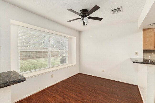 Building Photo - 3118 Kempwood Dr