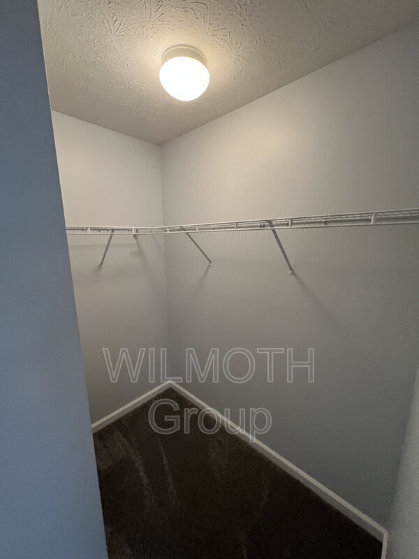 Building Photo - 9451 Glencroft Way