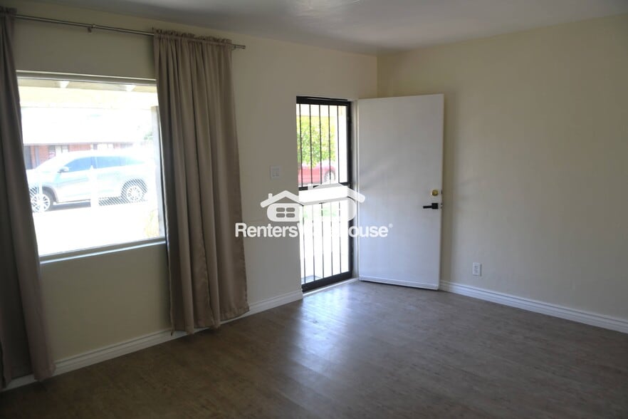 Building Photo - 1508 W Amelia Ave