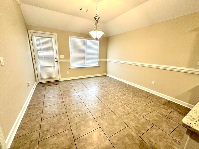 Building Photo - 822 Goodale Dr