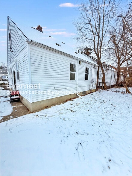 Building Photo - 19449 W Chicago