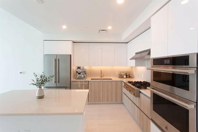 Building Photo - 400 Central Ave