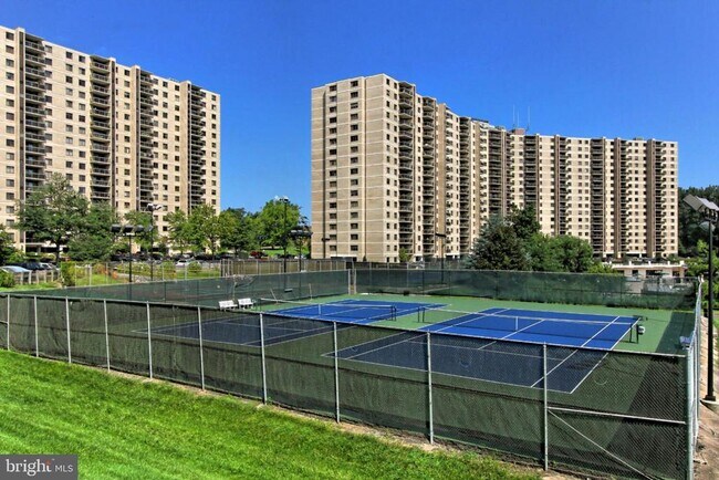 Building Photo - 309 Yoakum Pkwy