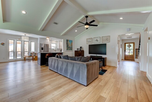 Building Photo - 2406 Blue Water Ln