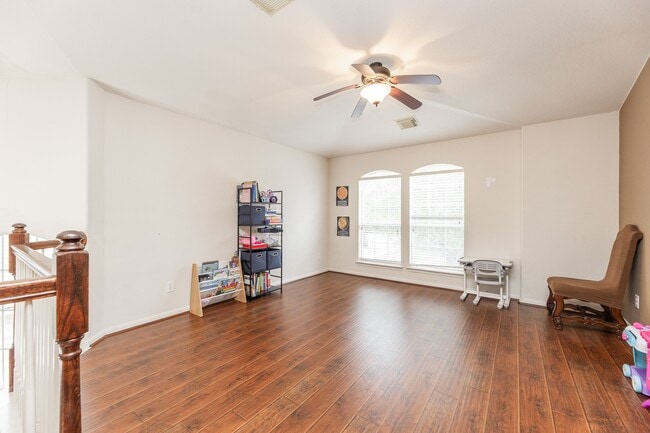 Building Photo - 6451 Applewood Forest Dr