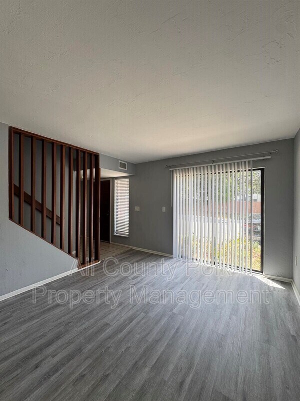 Building Photo - 1836 N Crystal Lake Dr