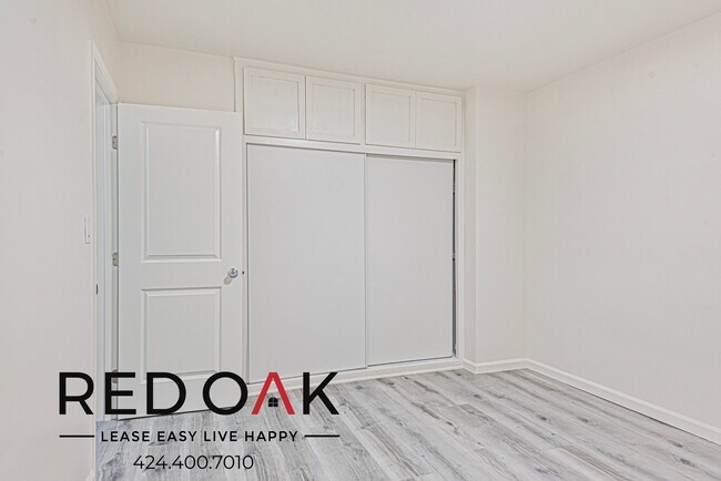 Building Photo - 440 S Wilton Pl