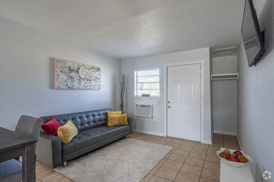 Livingroom - El Camino Homes