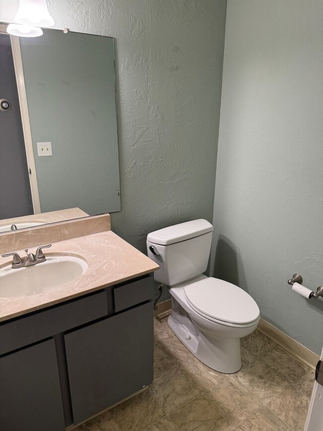 Building Photo - Rio Road Condo