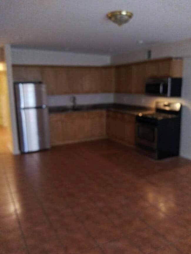 Building Photo - Luxury to Love