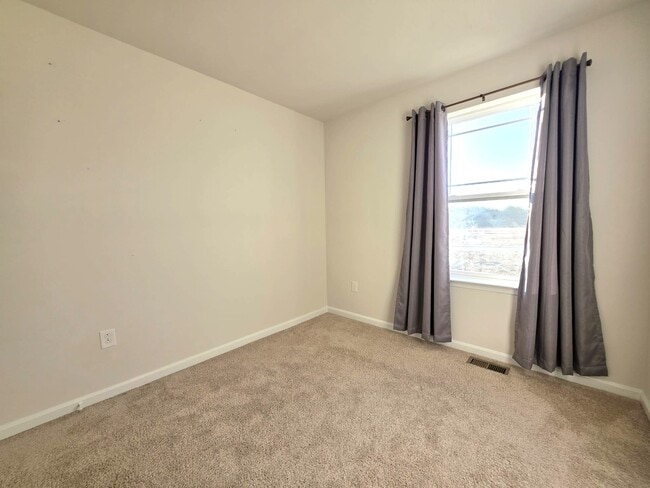 Building Photo - 426 Creekbed Cir