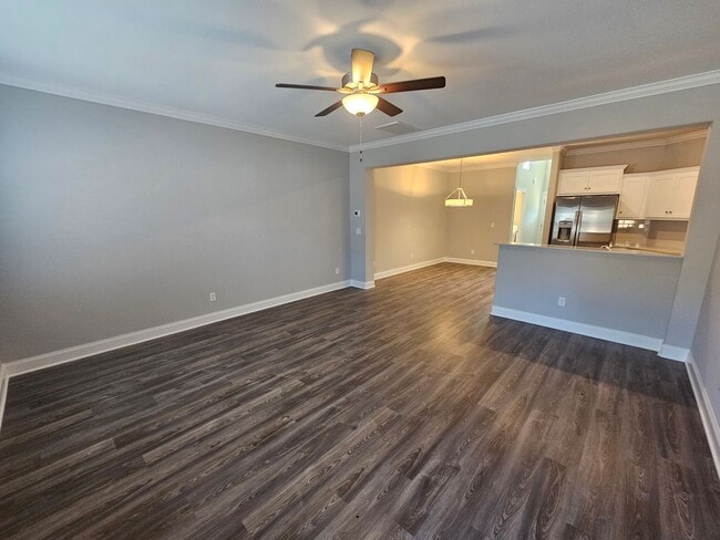 Building Photo - LUXURY TOWNHOME  IN THE CENTER OF MANCHESTER!