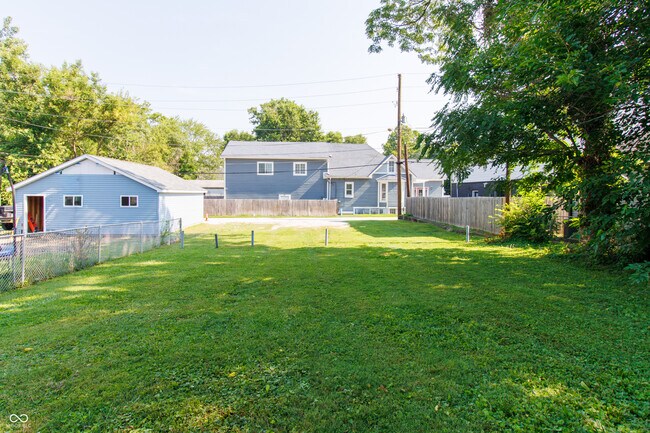 Building Photo - 1546 E 10th St