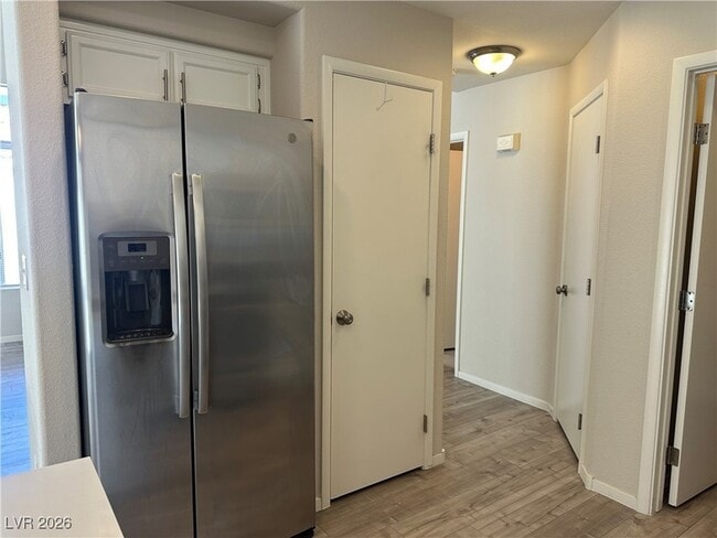 Building Photo - 2427 Cliffwood Dr