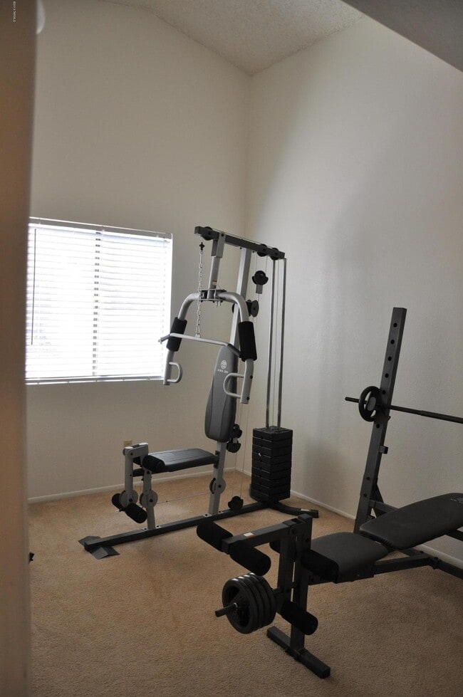 Building Photo - 721 N Woodrose Pl
