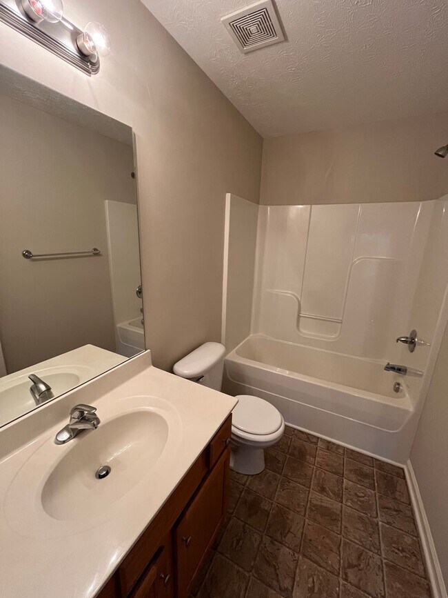 Building Photo - HALF OFF ONE MONTH AT UPPER STONE!