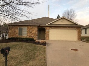 Building Photo - 3 Bedroom, 2 bathroom 1600 square foot single family home