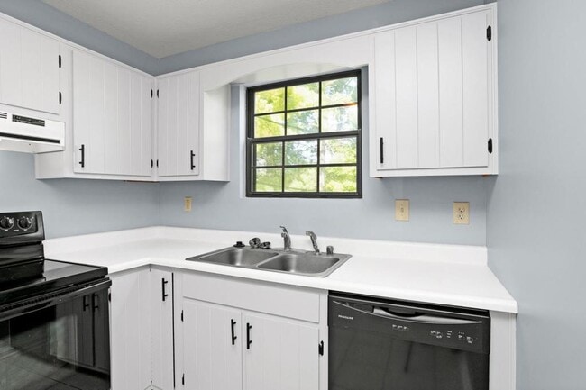 Building Photo - 110A Melanie Ln