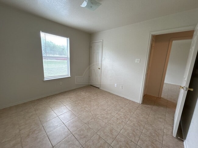 Building Photo - 1505 Dugger Cir