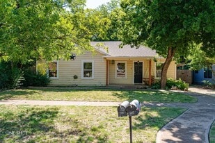 Building Photo - 1333 Amarillo St
