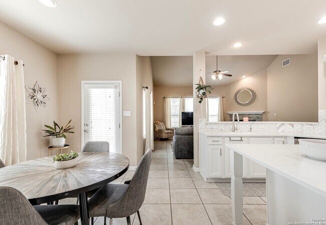 Building Photo - 24735 Buck Creek