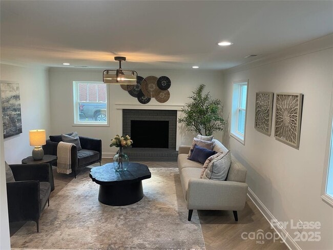 Building Photo - 5840 Charing Pl