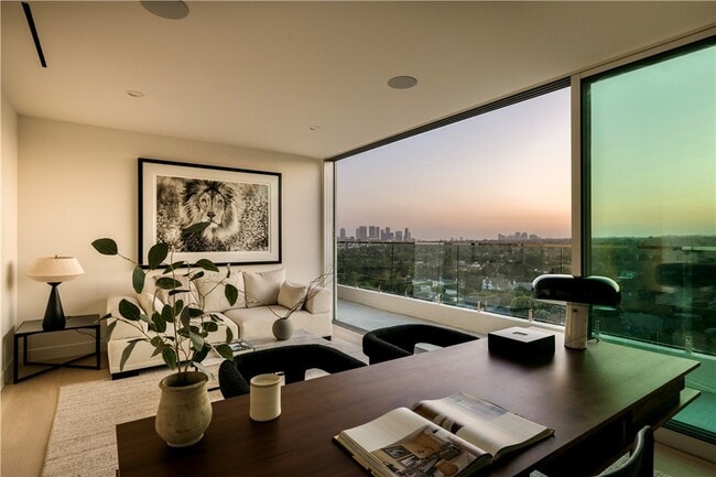 Building Photo - 838 N Doheny Dr